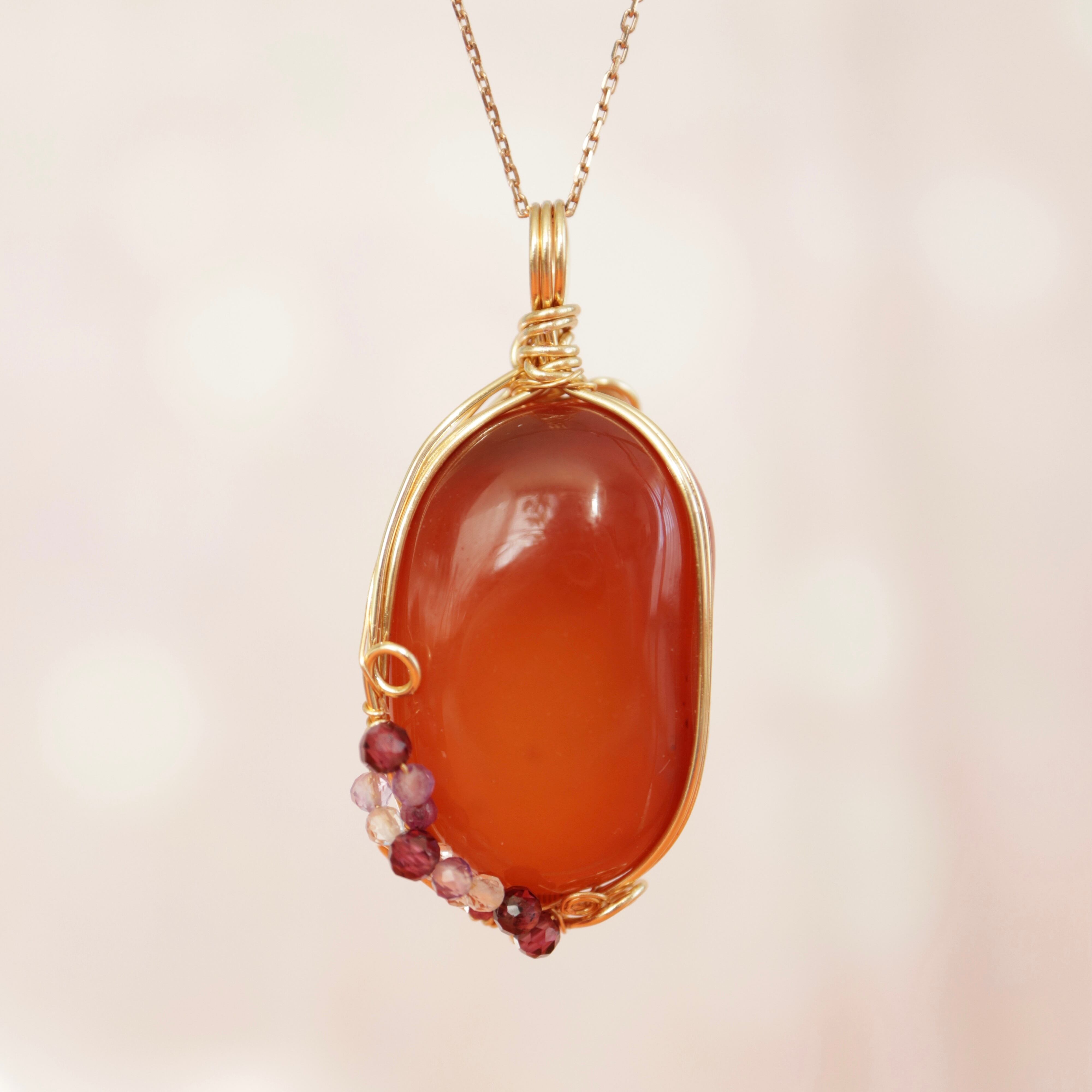 赤メノウ タンブルカット シックな赤色 天然石ワイヤーラッピング