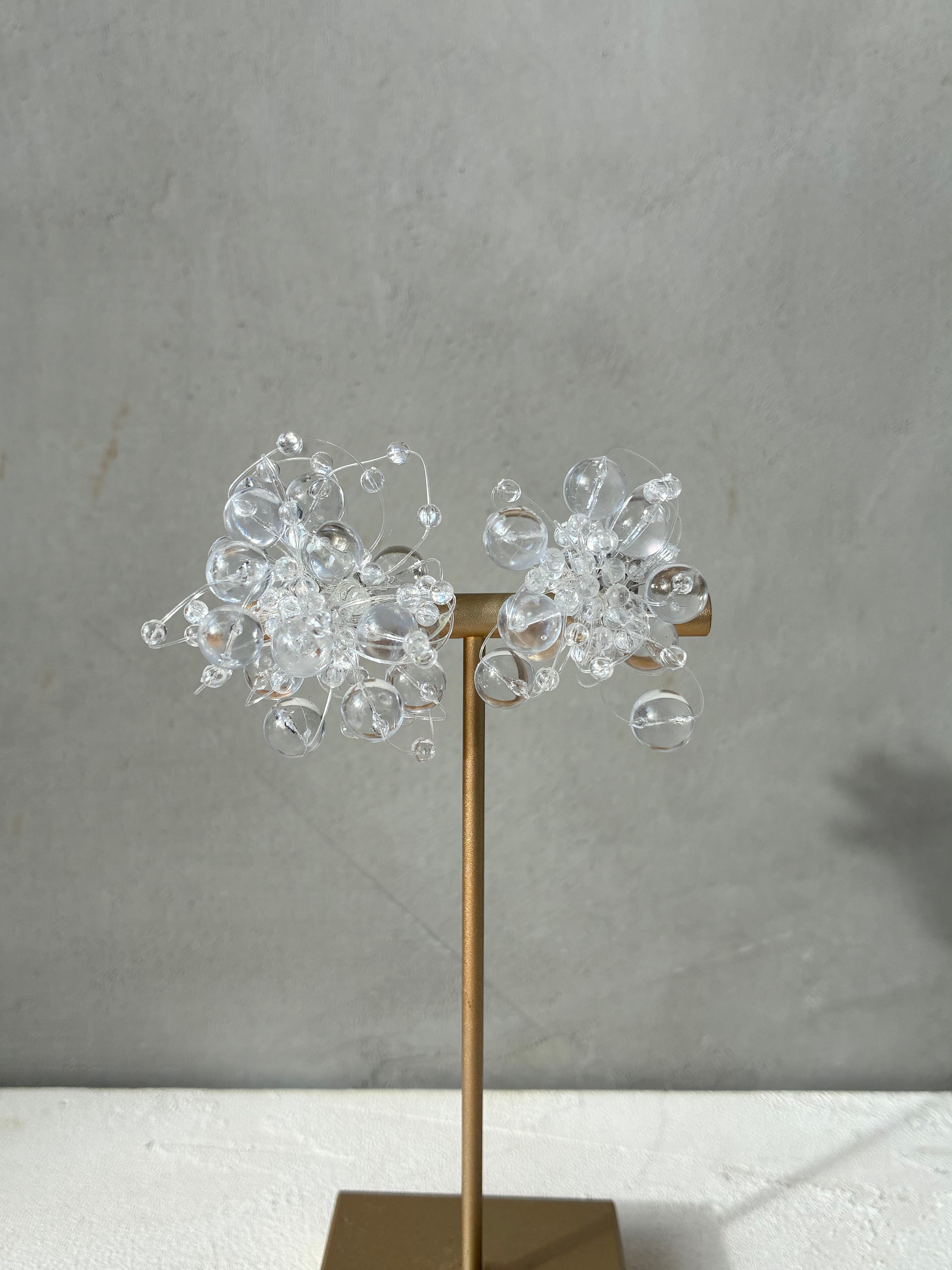 パールシャワーのアシンメトリーピアス/イヤリング