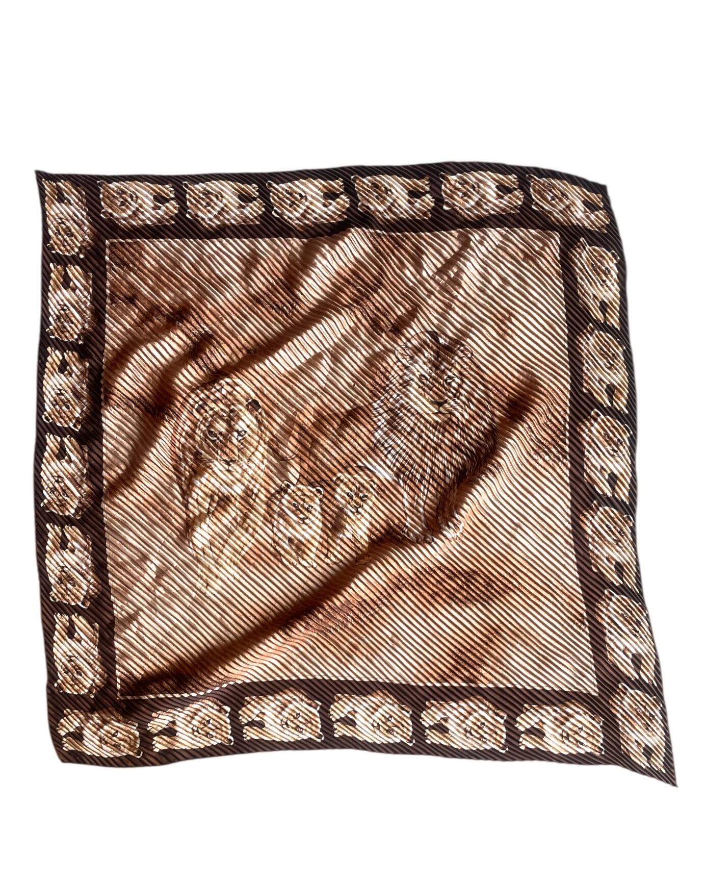 USED Lion-patterned scarf