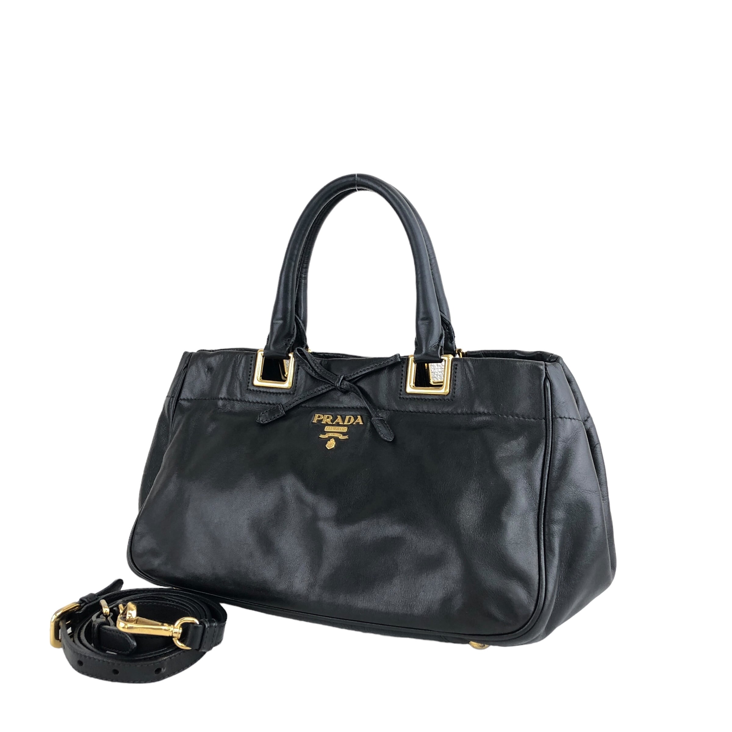 PRADA リボン付き黒ハンドバッグ PRADA プラダ リボン レザー ブラック プラダの新作「プラダ リボン