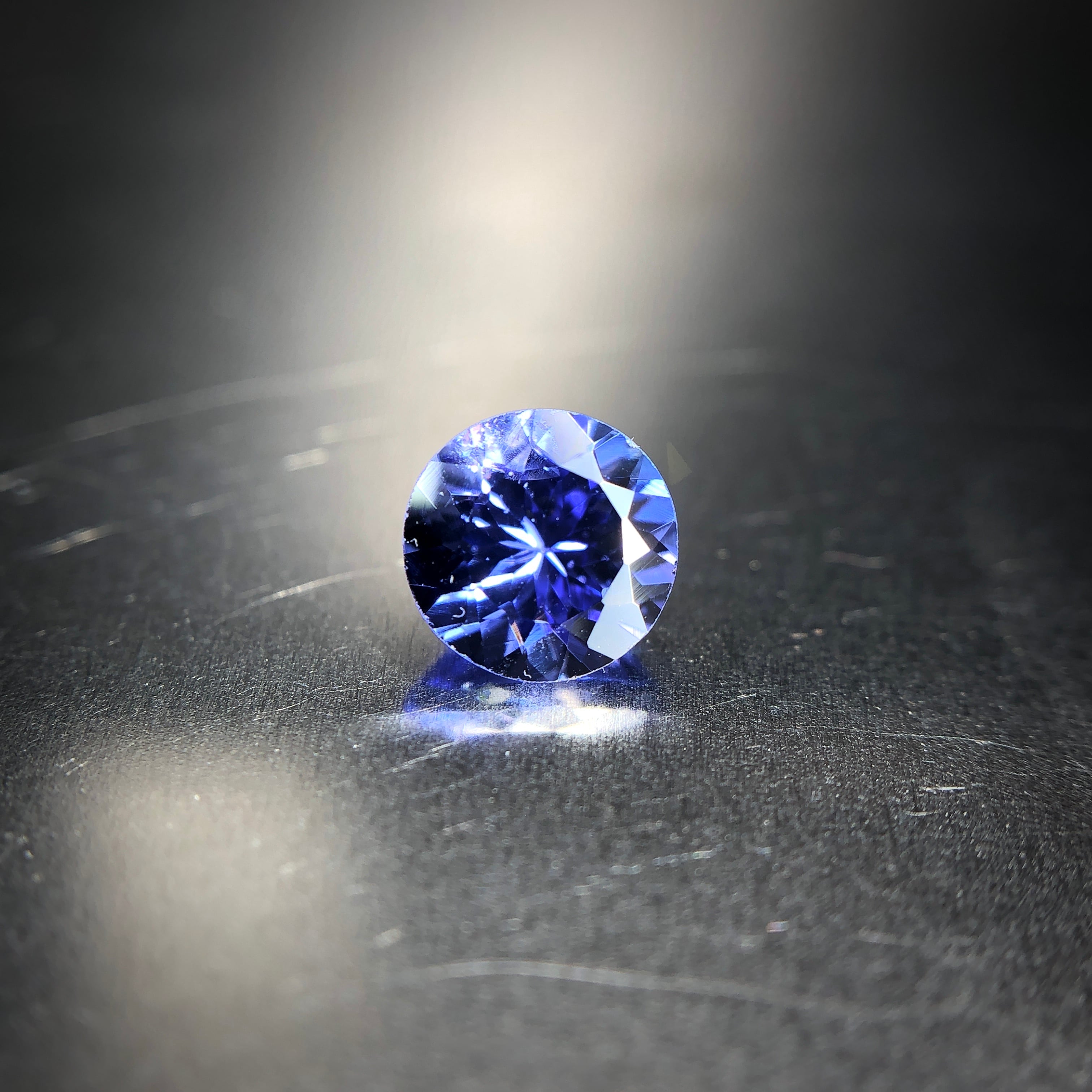 繊細に煌めく夜空色の宝石 0.56ct UP 天然 タンザナイト | Frederick’s Gems&Jewelry powered by BASE
