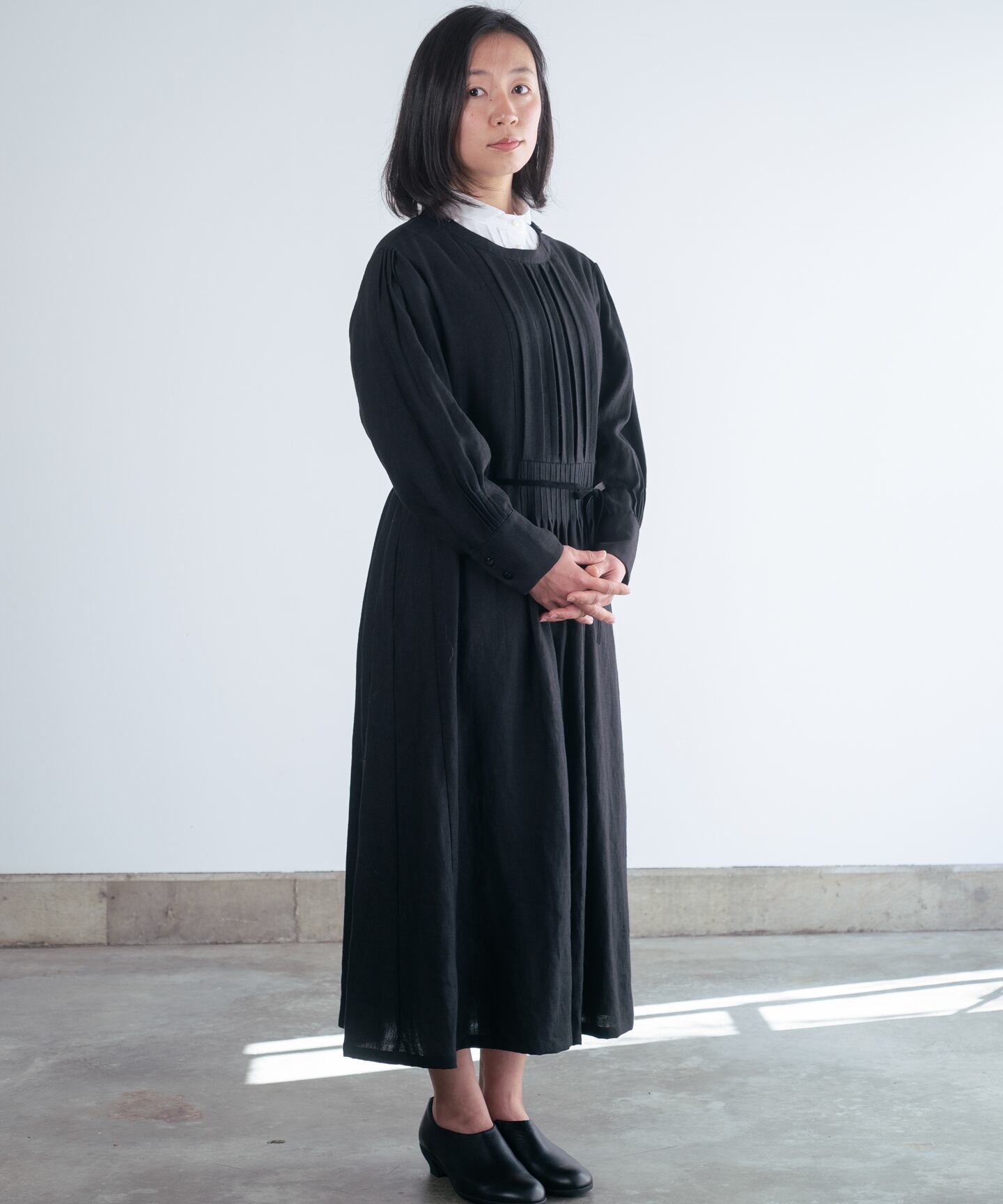 ベルギーリネン生地のクラシックワンピース Mua613 Muuc Everlasting Sprout 公式オンラインショップ