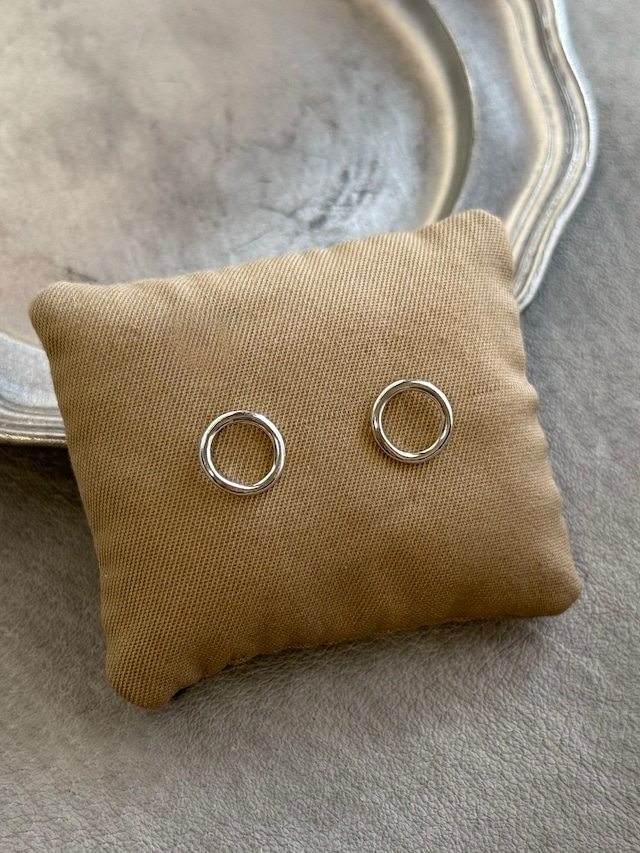 En pierced earrings | silver925