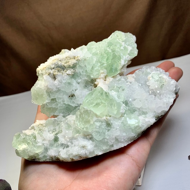 結晶が美しく癒される色合い☆フローライト原石クラスター