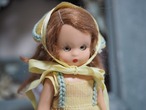 イエローワンピースとボネ　「Nancy Ann Story Book Doll」（アイくすみ・欠けあり） 画像4