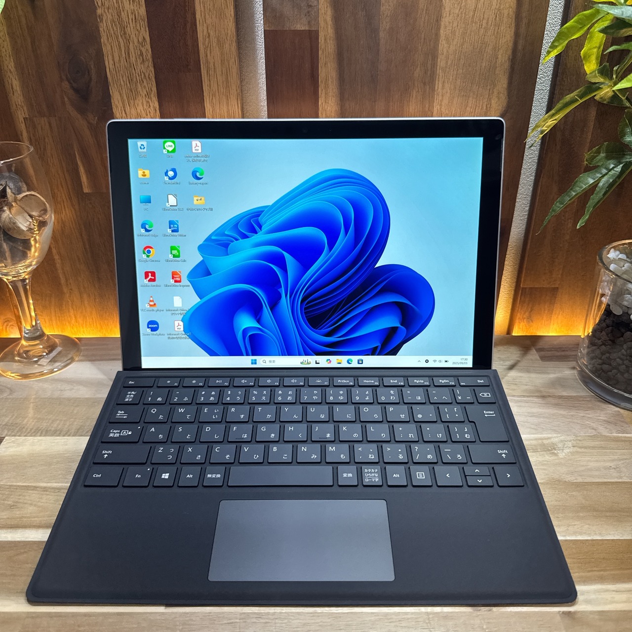 \ 公式ショップ限定価格❣️/ 準美品《LTEモデル》Surface Pro5 プラチナ 2in1 メモリ8GB SSD256GB 第7世代 ノートパソコン 安心サポート&3ヶ月保証付き