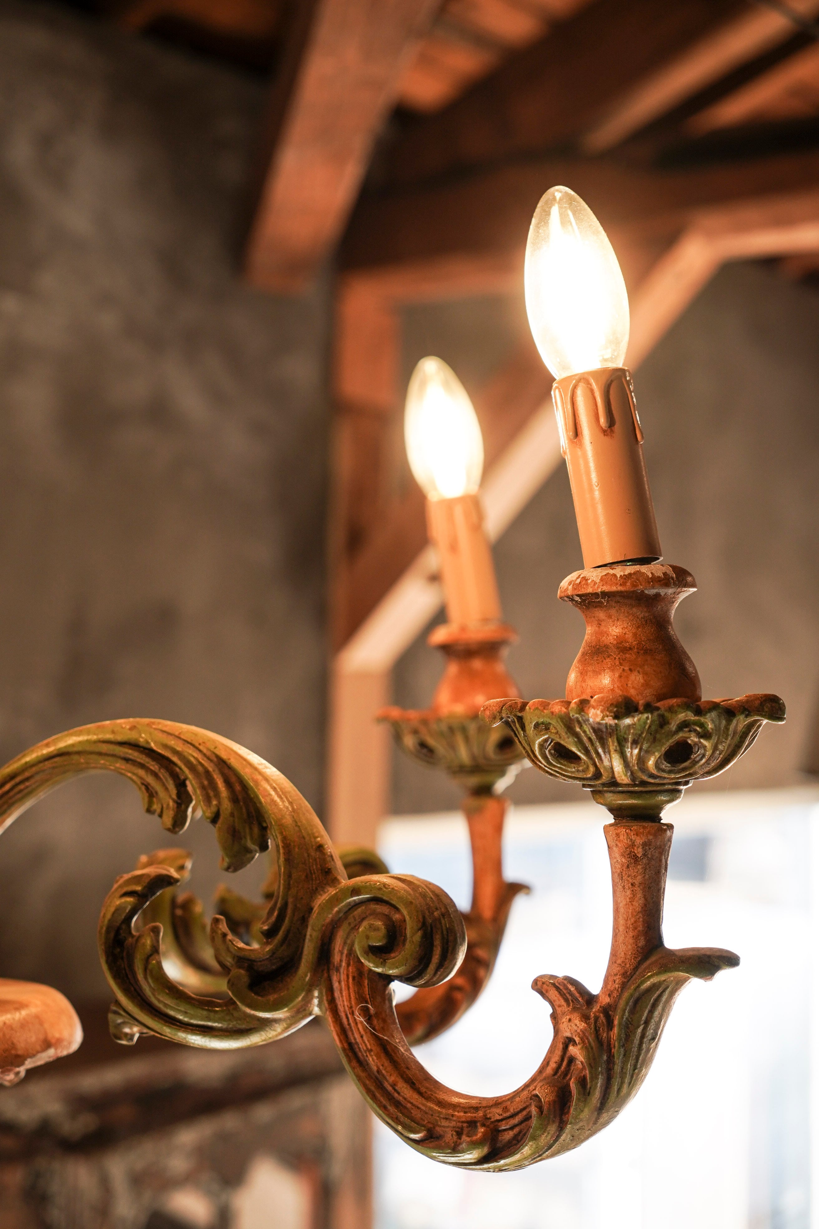 シャンデリア/6灯アンティークシャンデリア/木製シャンデリア/照明