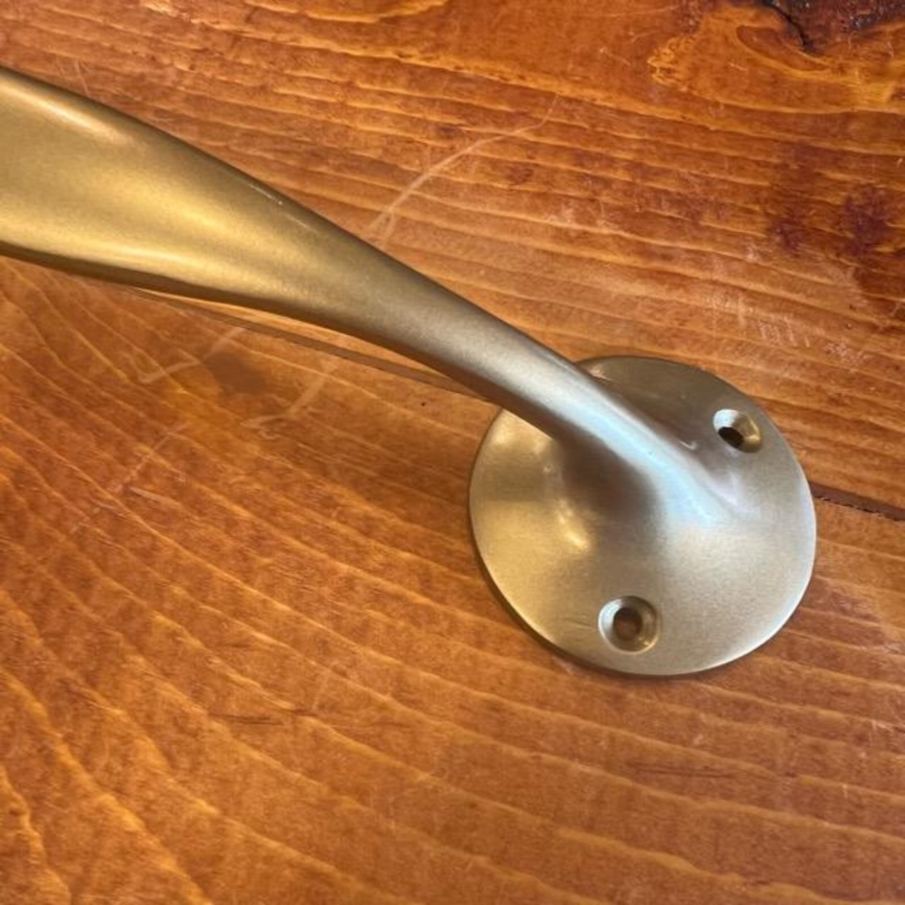 Antique gold iron door handle, perfect for interior decoration, entryway, or living room.　