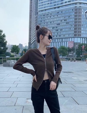 ダブルジップ　Vネックニット  AJ111-151