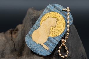 【カナダの象徴】ハードメープル スタビライズウッド ドッグタグ 象嵌 横を向く上品な猫