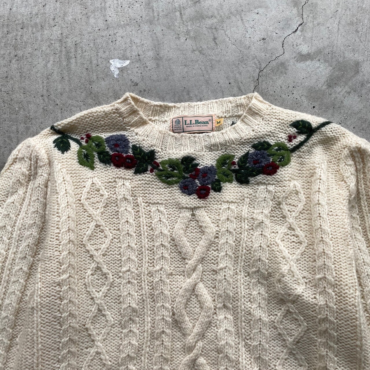 90年代 ビンテージ L.L.Bean エルエルビーン 花柄 刺繍 パフスリーブ ウールニットセーター ケーブルニット レディースM 古着 90s  ヴィンテージ ナチュラルカラー 生成り ホワイト 白 アイボリー【ニットセーター】【SA50】【AL20】 | cave 古着屋【公式】古着通販サイト