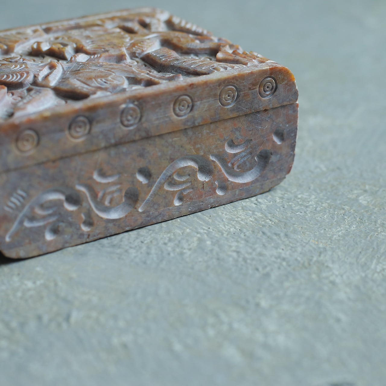 石で作られた、インドの宝石箱 | 木と、輝と。| 一点もの ヴィンテージ