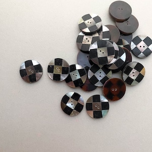 市松模様のラウンドシェルボタン（22mm）