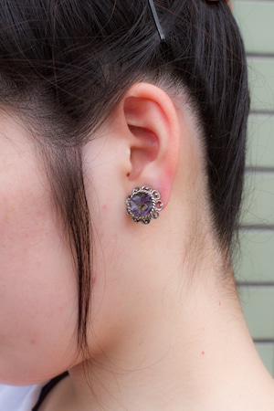 【 Run Rabbit Run Vintage 】 Purple earring