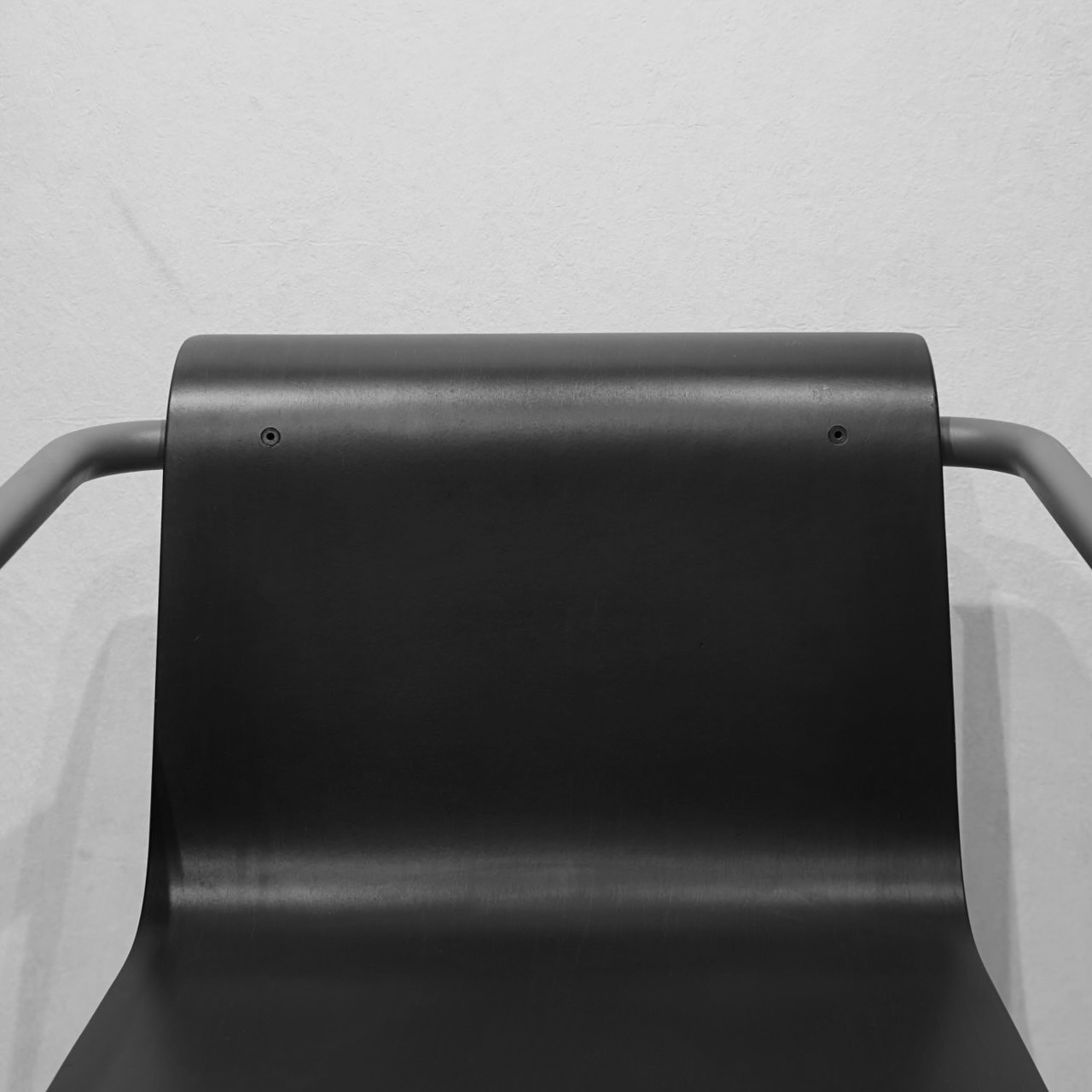 MUJI 無印良品 THONET トーネット スチールパイプチェア ダイニングチェア アームチェア カンティレバー チェア 椅子 バウハウス モダン ミニマル インダストリアル 検:ヴィトラ マルセルブロイヤー カリガリス