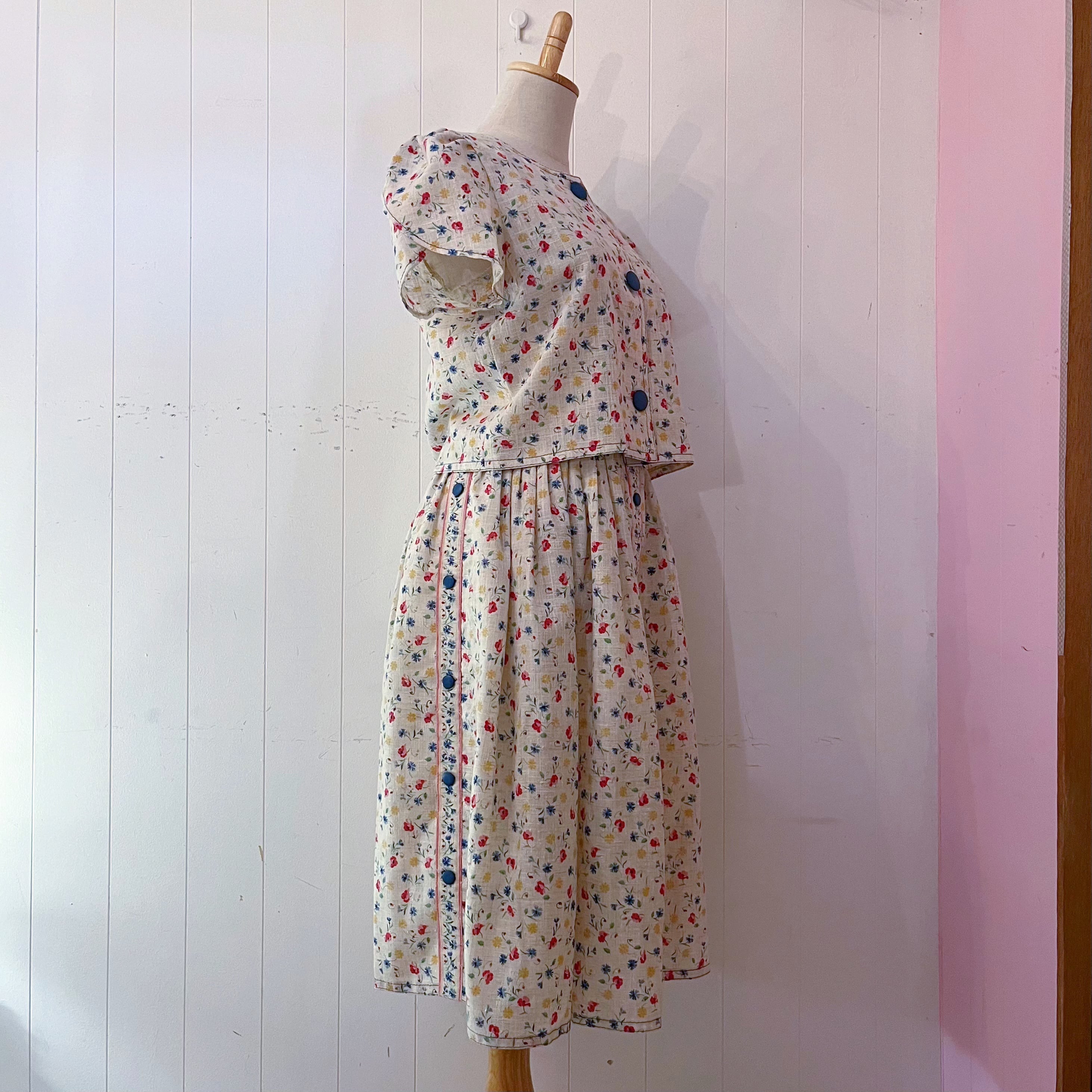 blue button flower set up