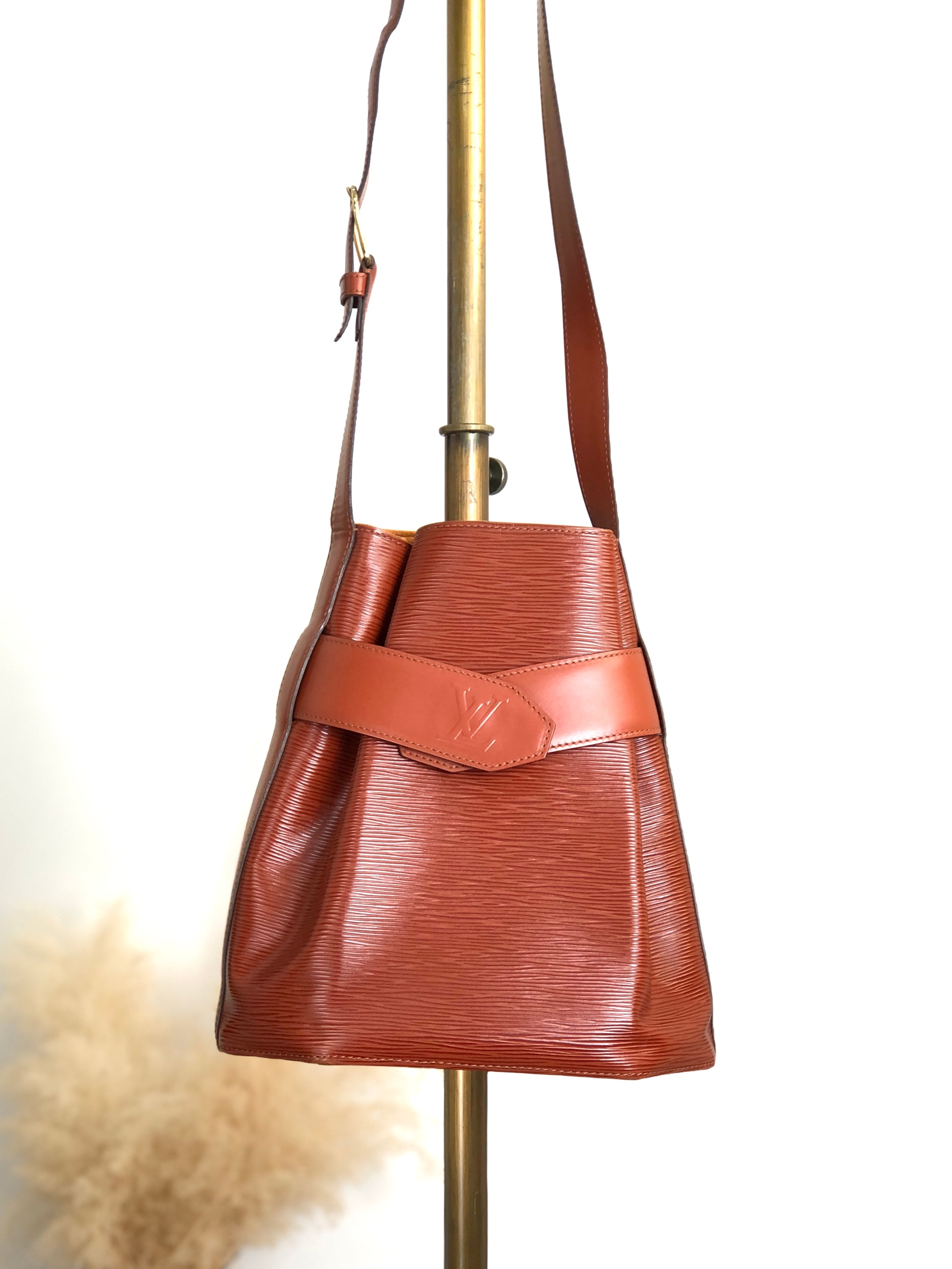 LOUIS VUITTON ルイヴィトン サックデポール エピ ショルダーバッグ