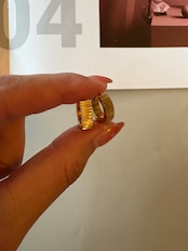 ribbed hoop pierce