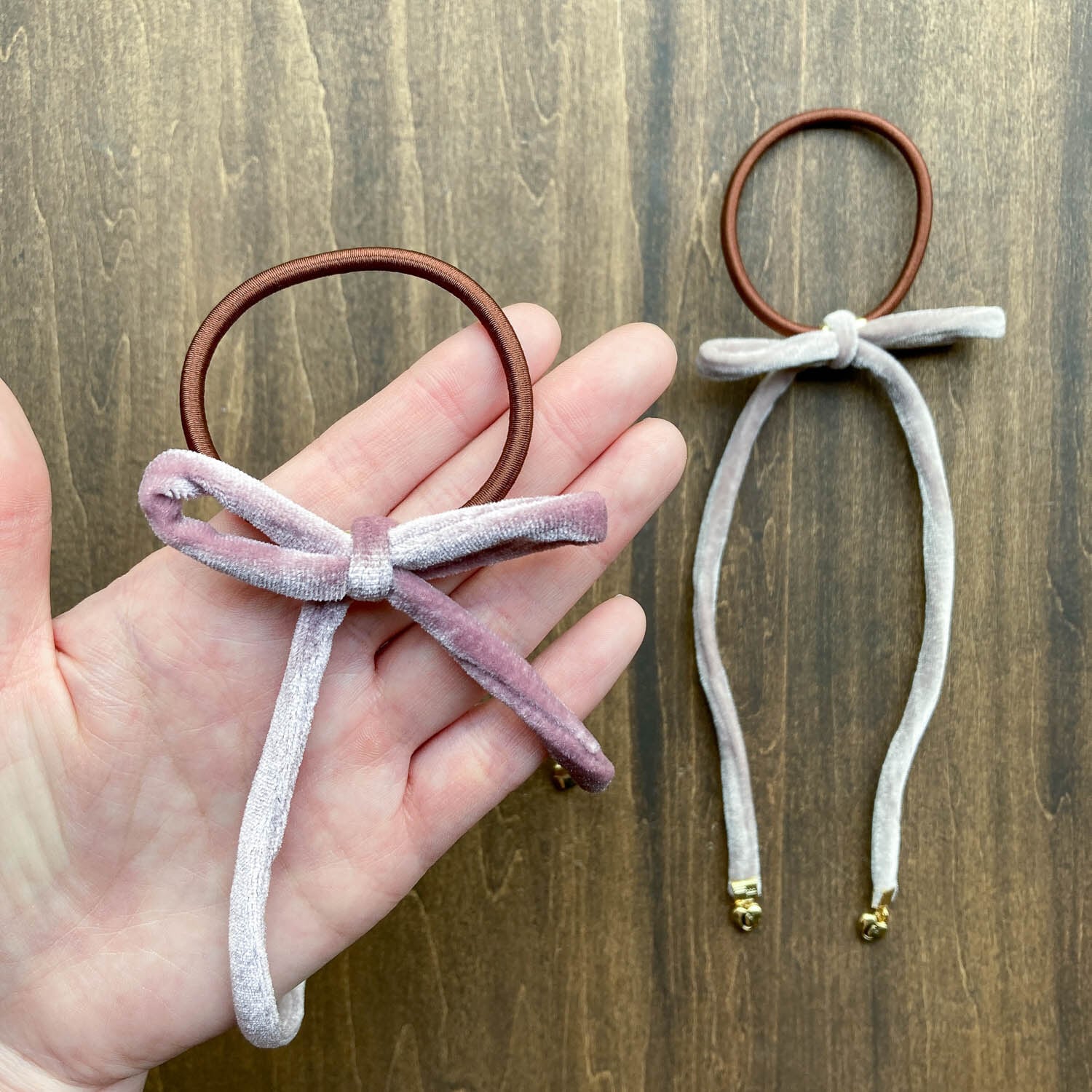 ハートチャームとベロアリボンのヘアゴム | Dua-アクセサリーパーツ