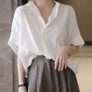 【送料無料】 ブラウス 3色 トップス ロング丈 半袖 Vネック 襟付き Aライン フレア プルオーバー 薄手生地 無地 かわいい 大人可愛い 大人女子 こなれ感 シンプル カジュアル 大人 上品 おしゃれ お洒落 ラフ コンサバ デート お出かけ お茶会 女子会 休日 授業参観 夏 30代 40代 女性用 レディース 着回し プチプライス カラバリ デイリーユース 普段使い ファッション スキッパー コーデ スタイル 楽ちん 定番アイテム 着痩せ 垢抜け