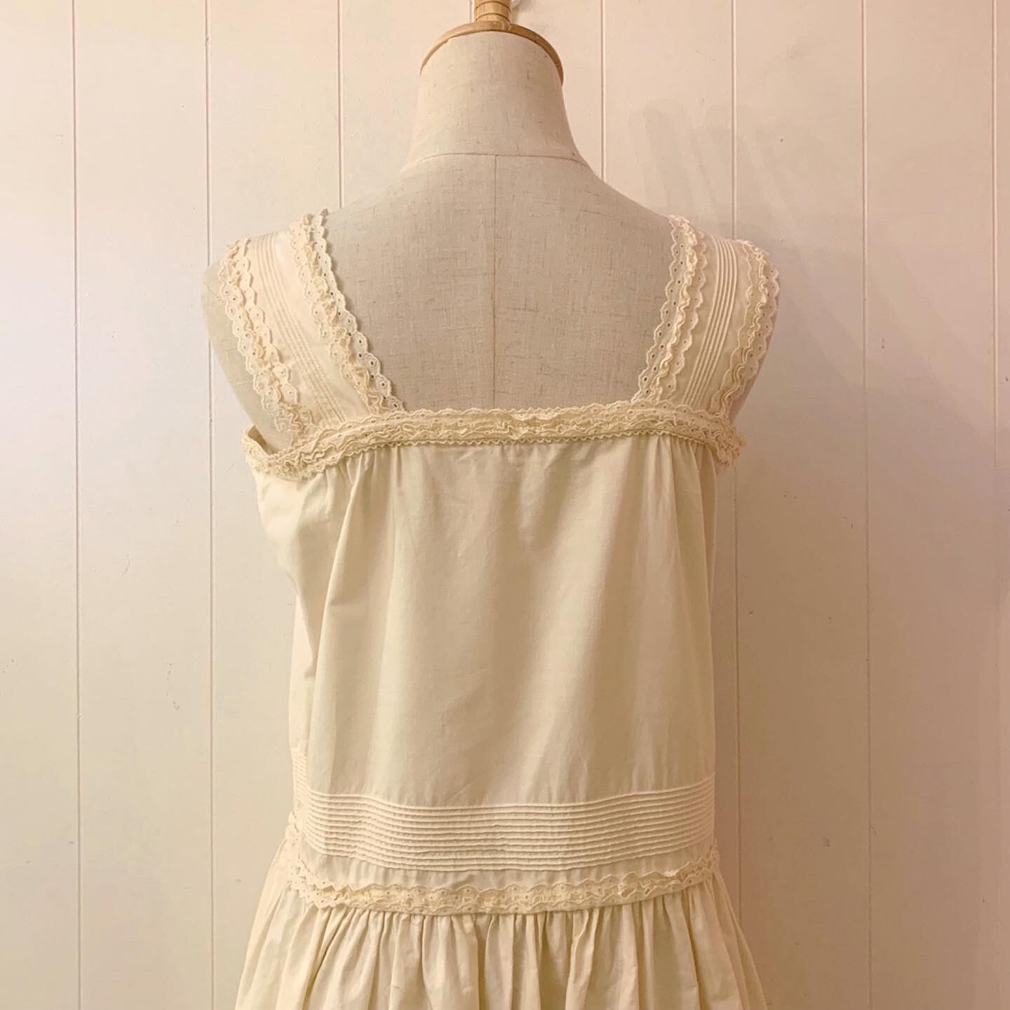 KANEKO ISAO / cream cotton lace sleeve less one-piece