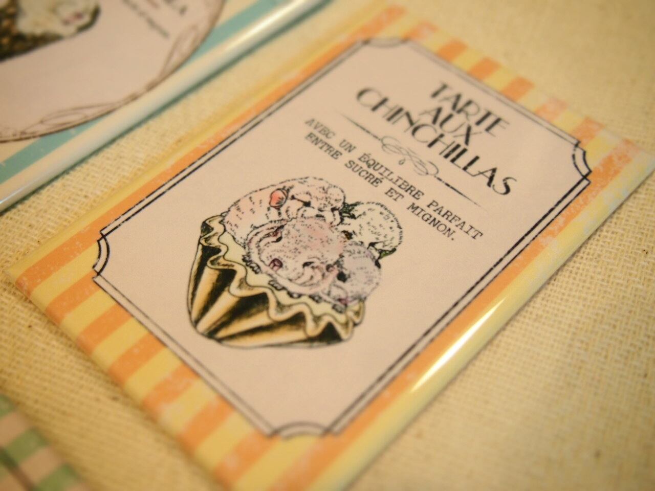 アンティークラベル風マグネット　チンチラタルト