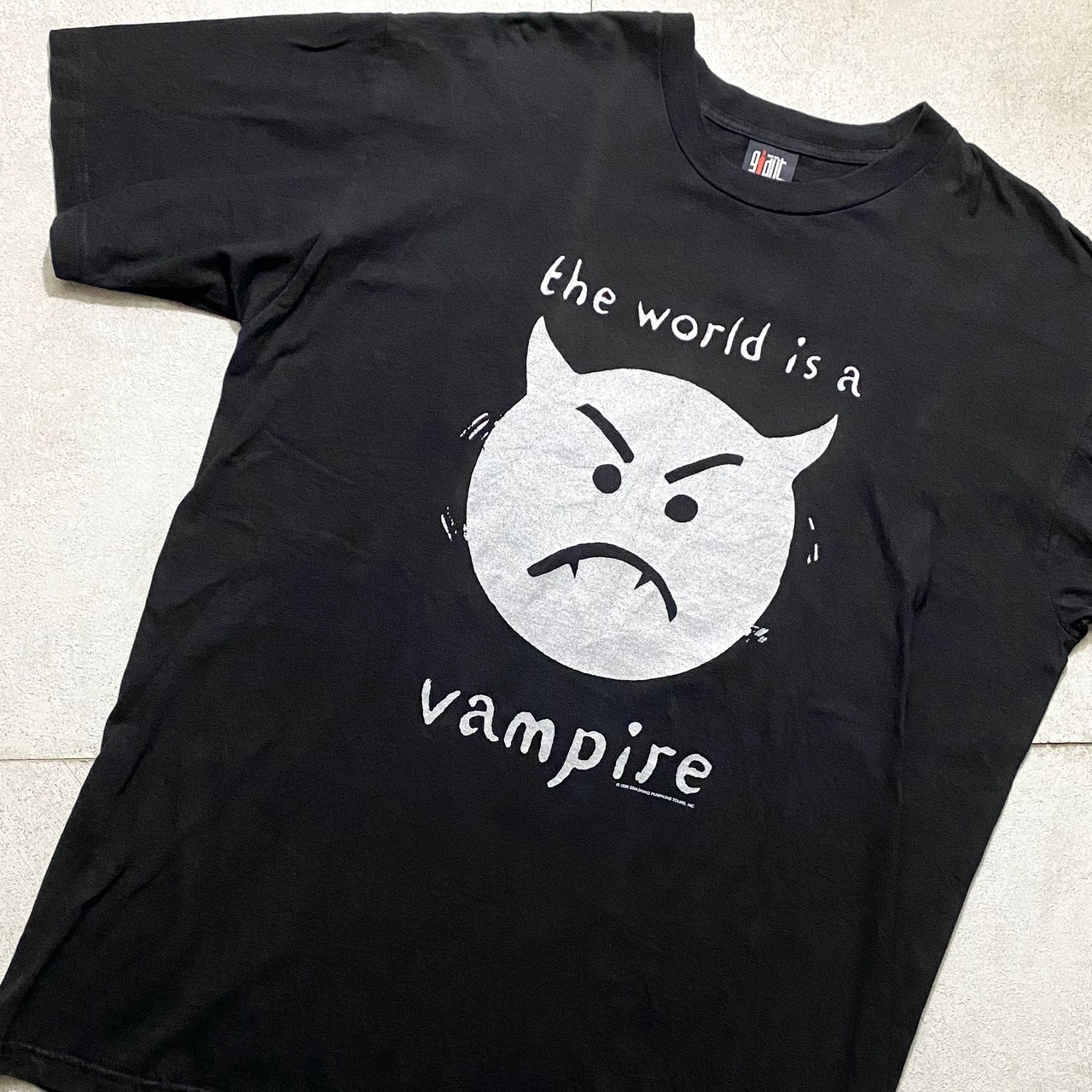 vintage 1996’s THE SMASHING PUMPKINS music tee “the world is a vampire”