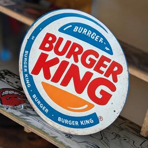 送料無料！ちょうどいいブリキ看板【 BURGERKING ( バーガーキング ) 】CIRCLE METAL SIGN / 丸型メタルサイン / ブリキ看板 / サインボード / ビンテージ加工 〚アメリカン雑貨 アメトイ〛