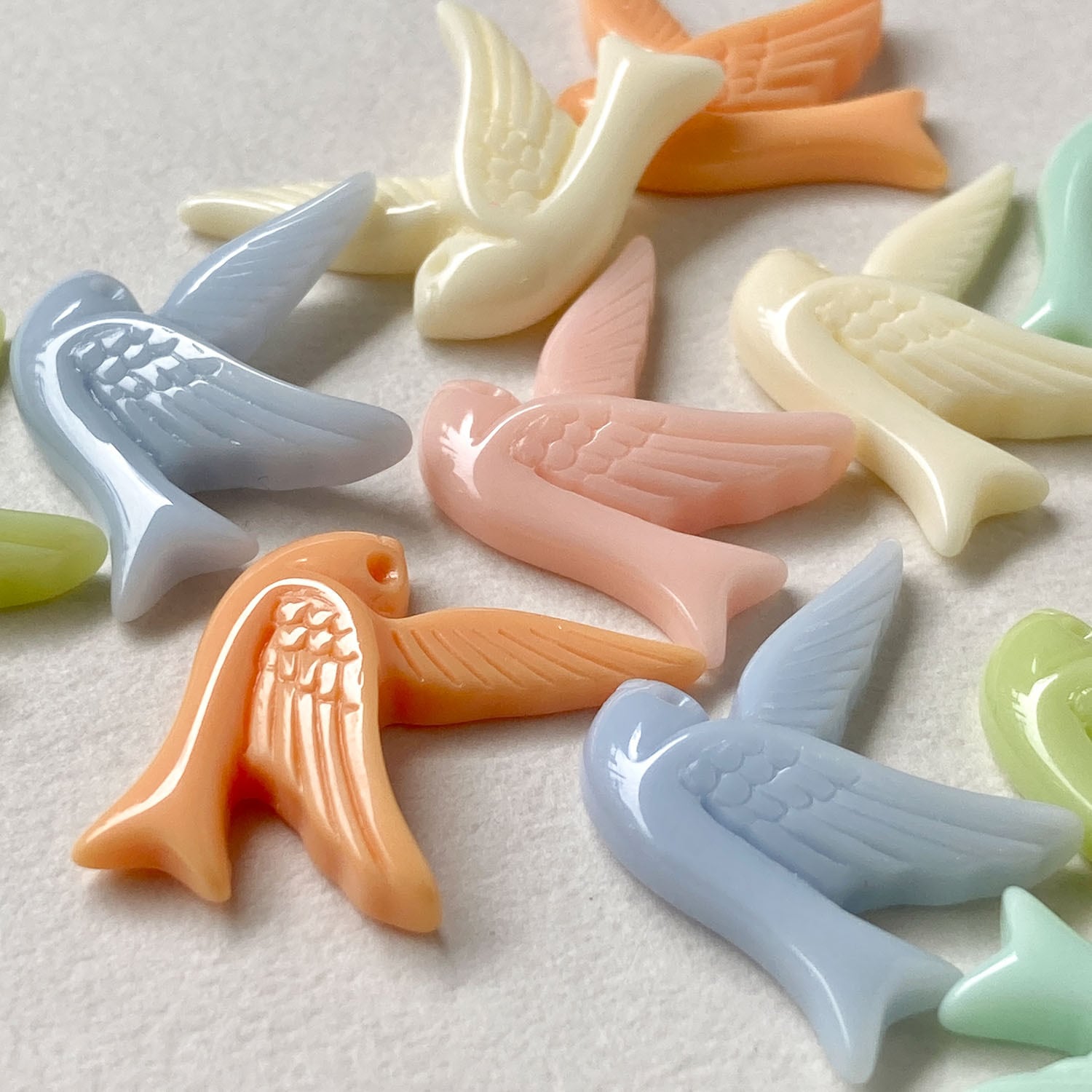 羽ばたく鳥カラフルパーツ | Dua-アクセサリーパーツショップ