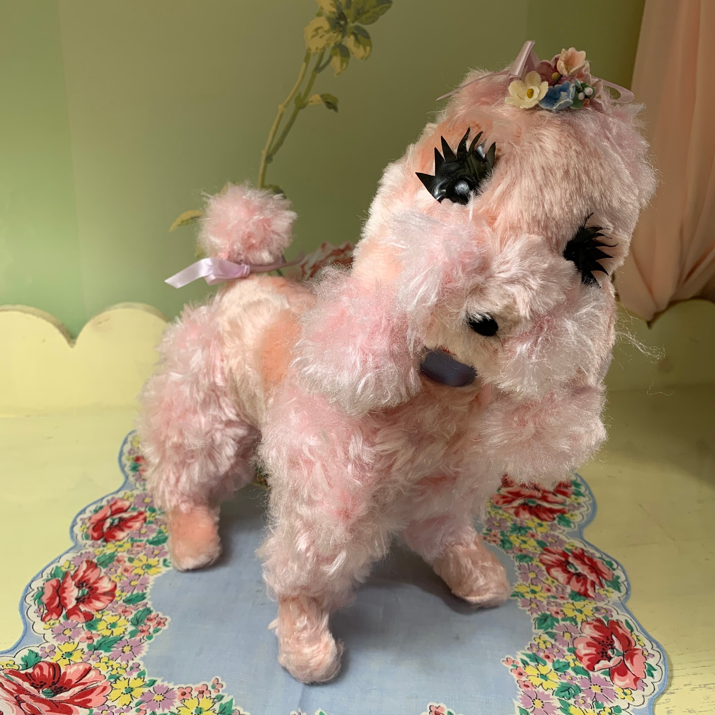 ピンクのヴィンテージプードルのぬいぐるみ（お花のブーケ飾り
