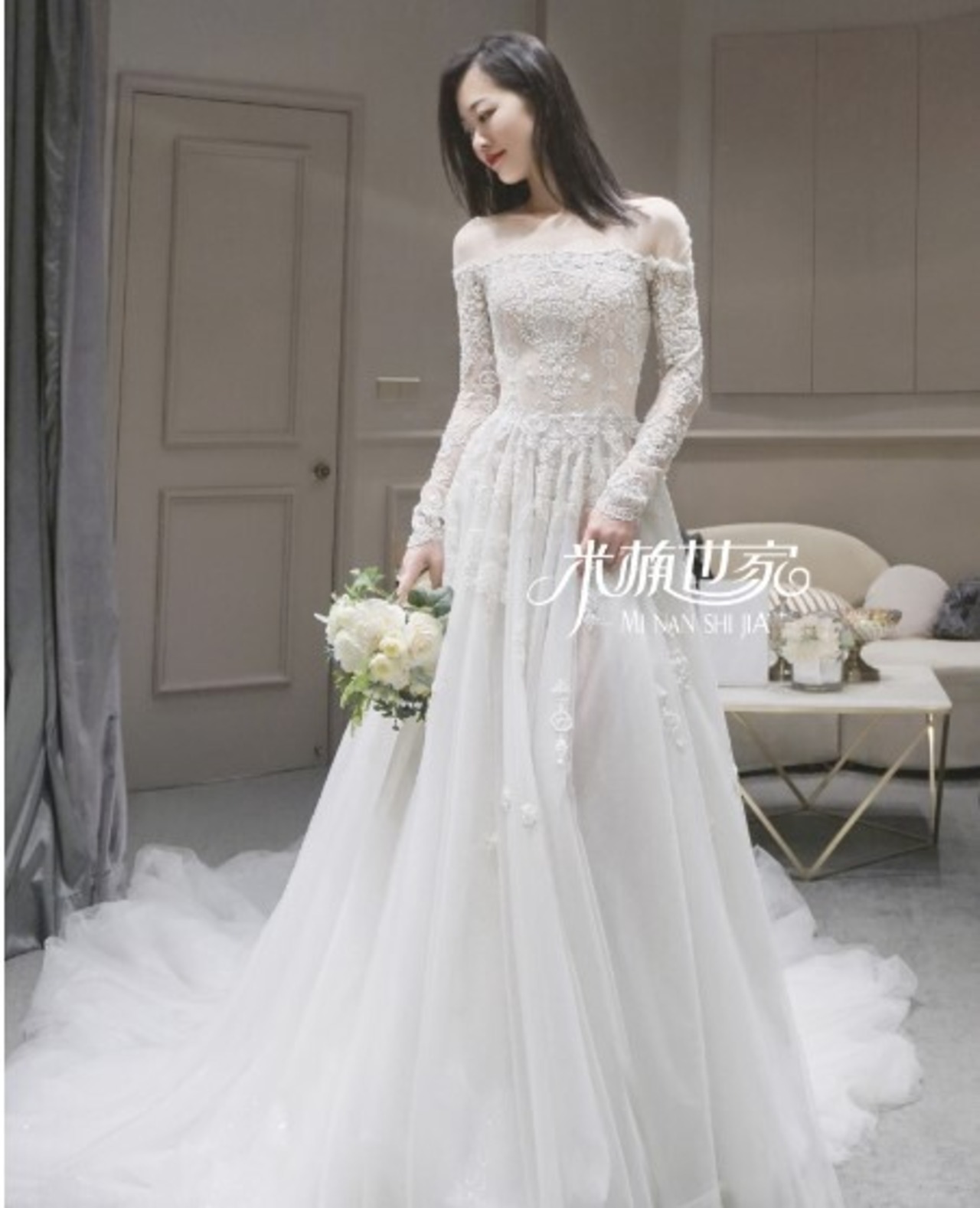 華やか ウエディングドレス ホワイト 上品レース 長袖 エレガント 細  