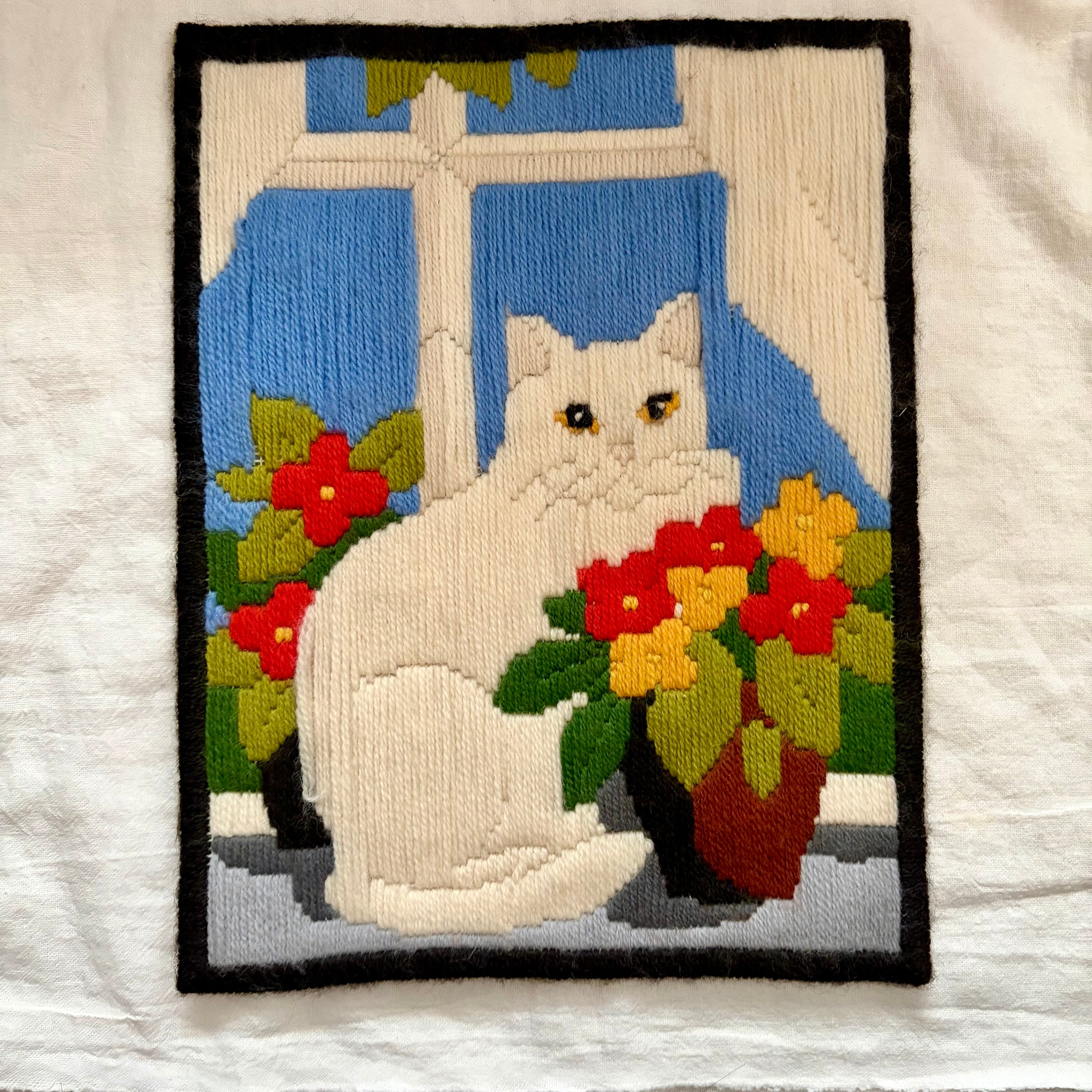 窓辺のネコの壁飾り