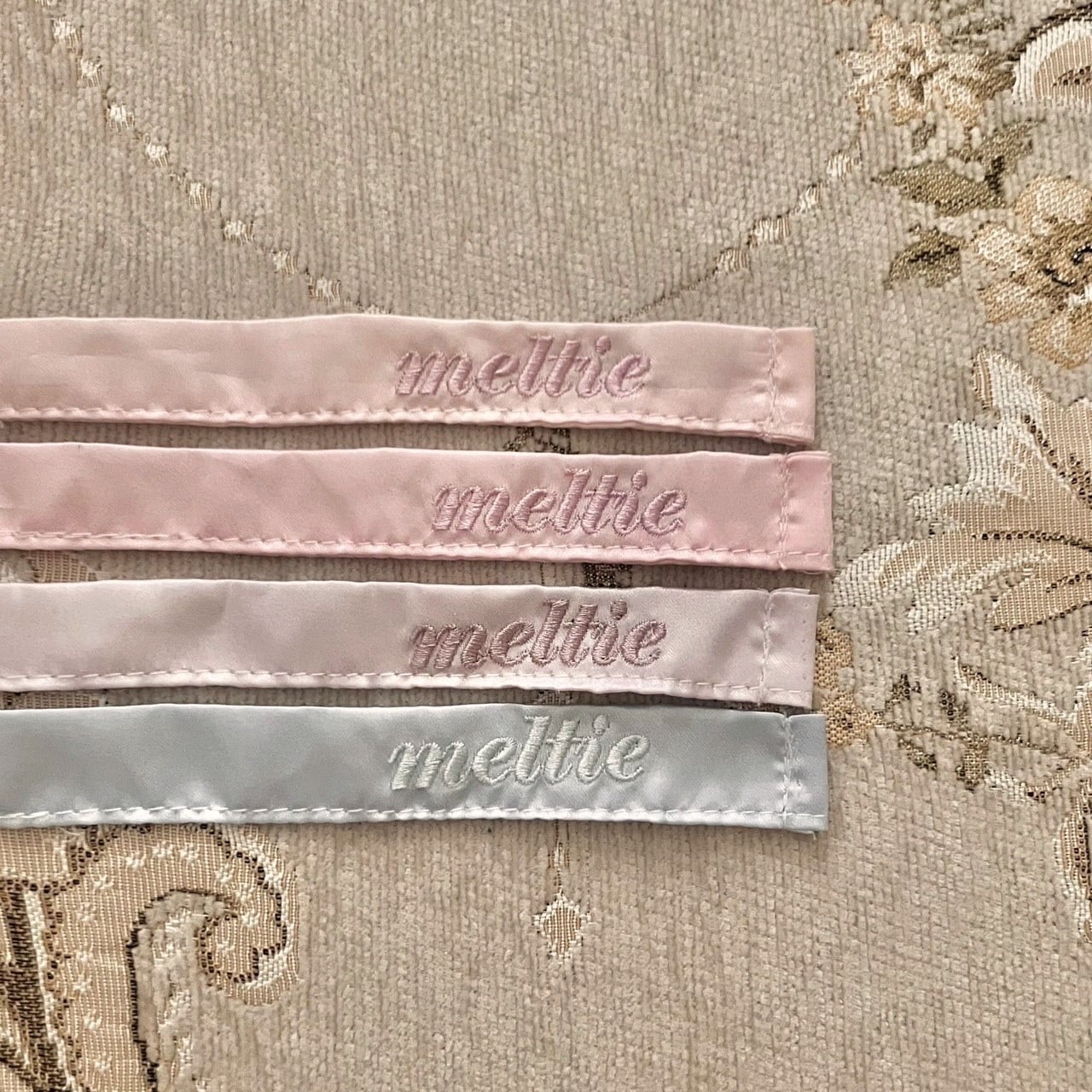 meltie×Sanrio characters satin pouch