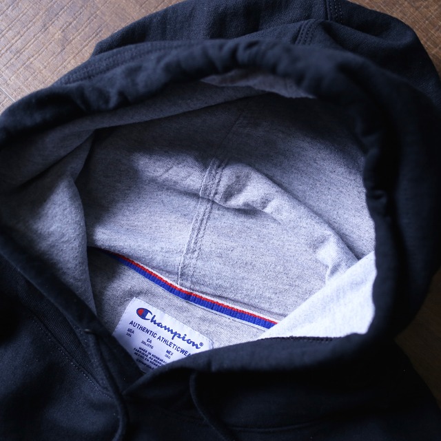 "Champion" black color super over silhouette sweat parka