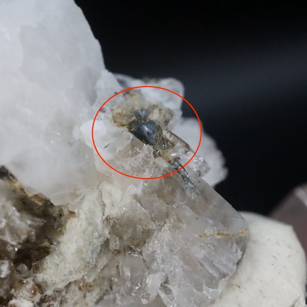 鋭錐石 in クォーツ アナテーズ 水晶 2g OTH174 鉱物 原石 天然石