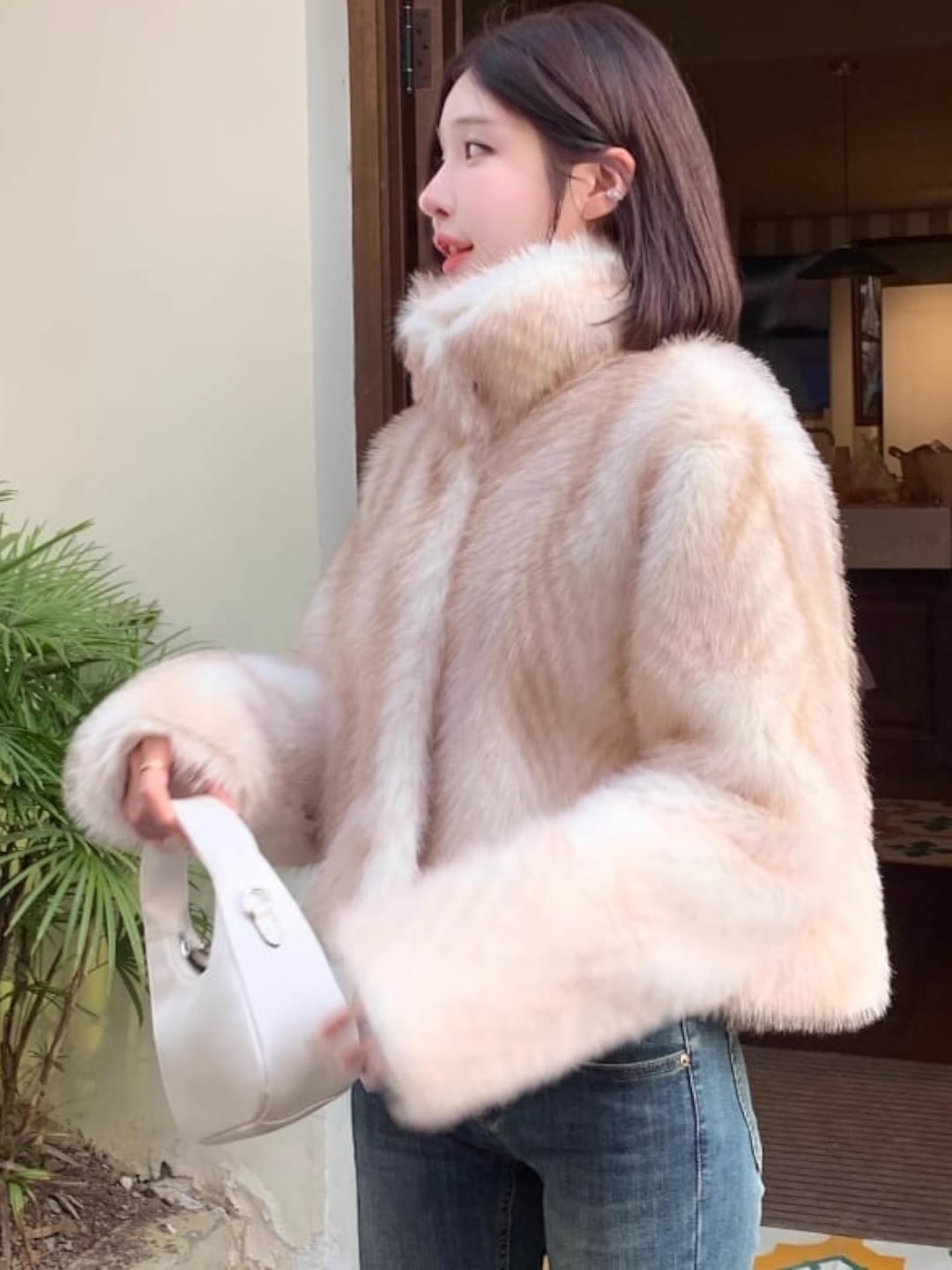 ボリューミーフェイクファーコート | Lily Boutique(リリーブティック)