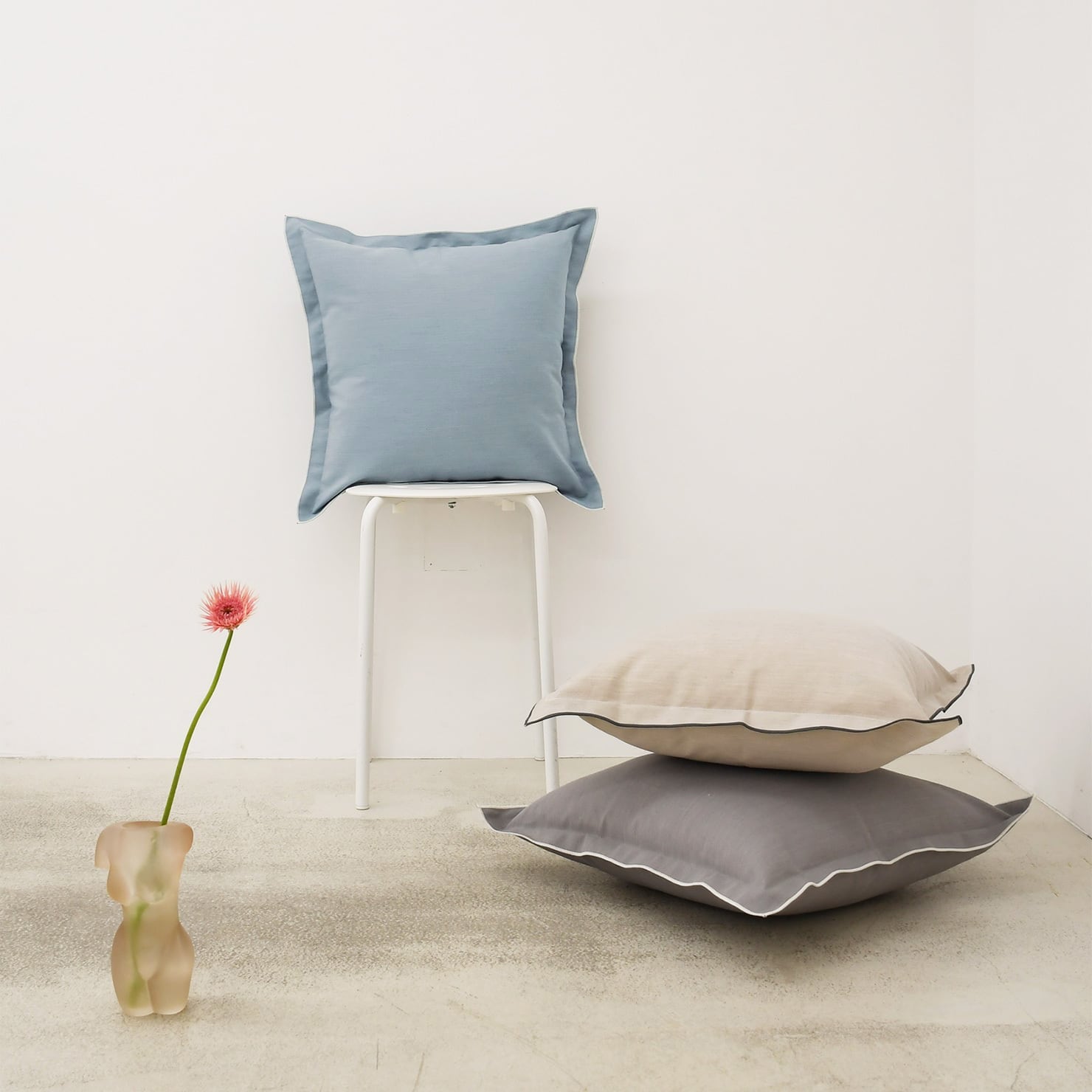 マチ クッション カバー “ダークグレー” | Rough since 2016