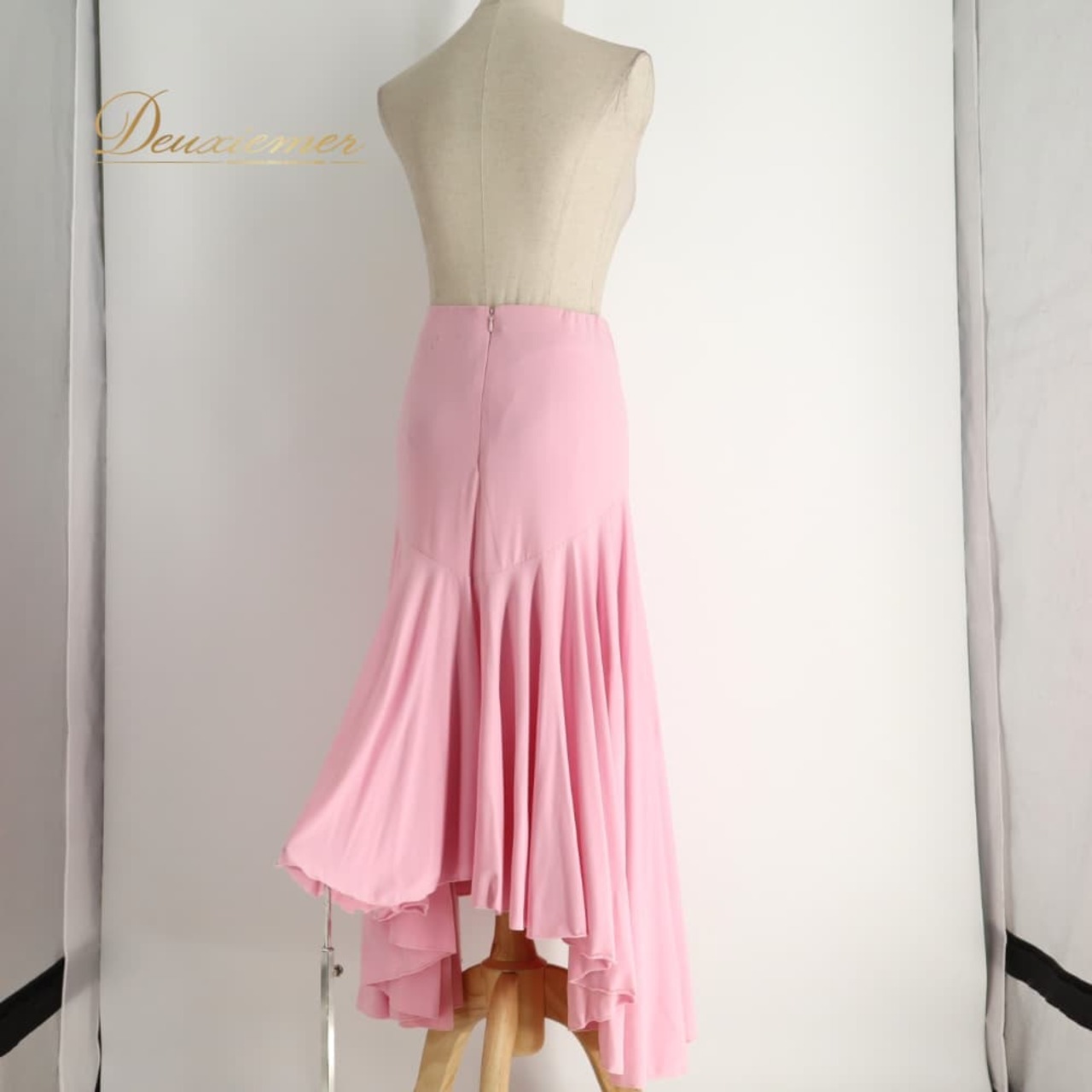 社交ダンス 衣装 create-sun クリエイトサン スカート レッスンウェア ピンク系 無地 シンプル 華やか かわいい おしゃれ 上品 大人っぽい フレアスカート アシンメトリー 淡色 薄ピンク ダンス 練習 レッスン ダンス衣装 練習着 軽やか 社交ダンス衣装
