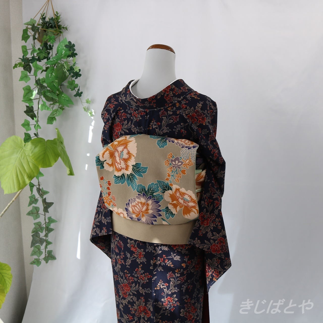 正絹ちりめん 濃紺に花の総柄小紋 袷 | きじばとや