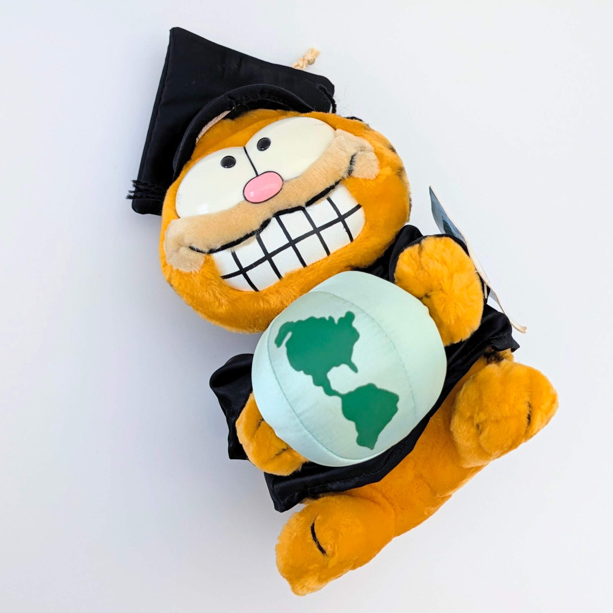 ☆ VINTAGE 1980年代初期 ☆【 Garfield ( ガーフィールド ) 】『 GARFIELD WORLDLY GRAD 卒業式ガーフィールド ワールドリー グラッド』Look out world! / ぬいぐるみ / プラッシュ / plush / 1980年代年製 〚アメリカン雑貨 アメトイ〛