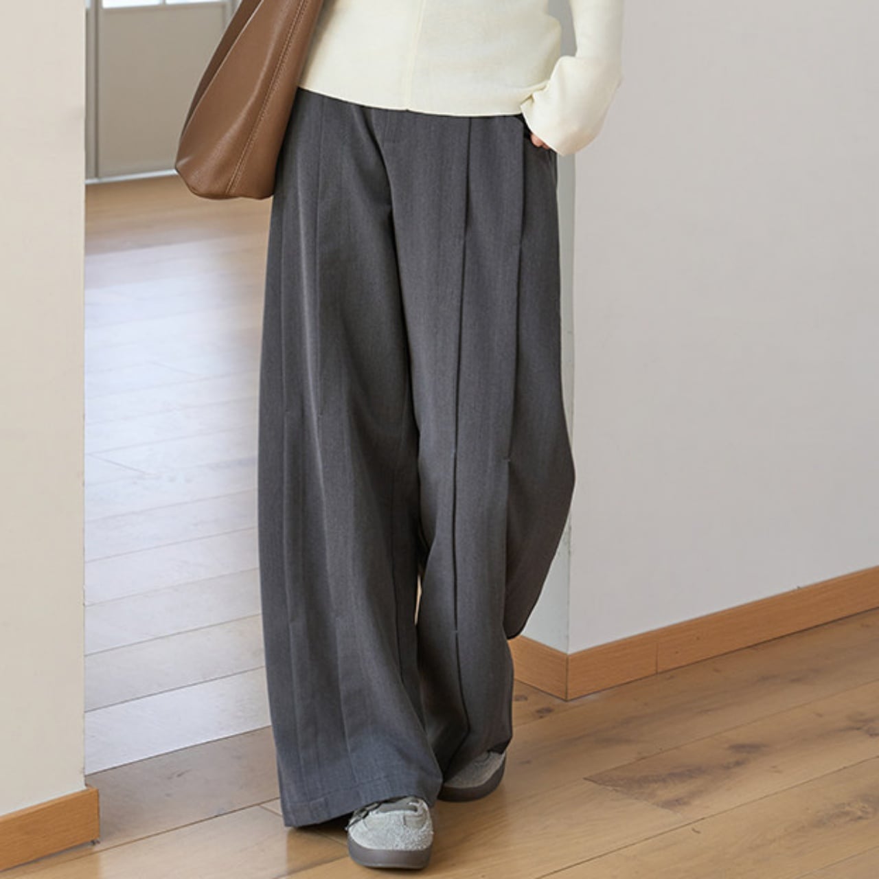 アシメピンタックワイドストレートパンツ A02038