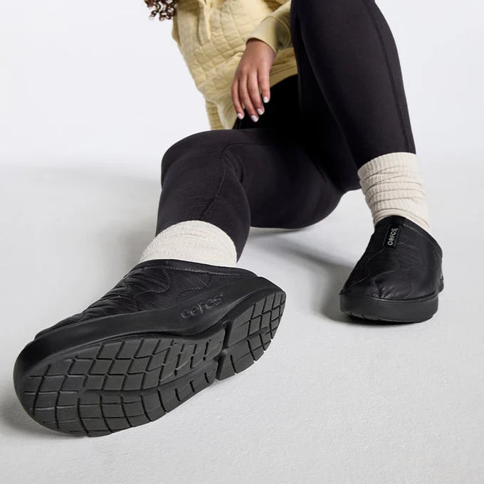 OOFOS (ｳｰﾌｫｽ) - LADYS OOCOOZIE THERMO MULE BLACK THRMO (ﾚﾃﾞｨｰｽ