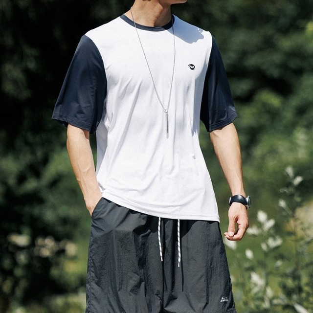 通気性抜群のコントラストカラースポーツTシャツ　　A18547