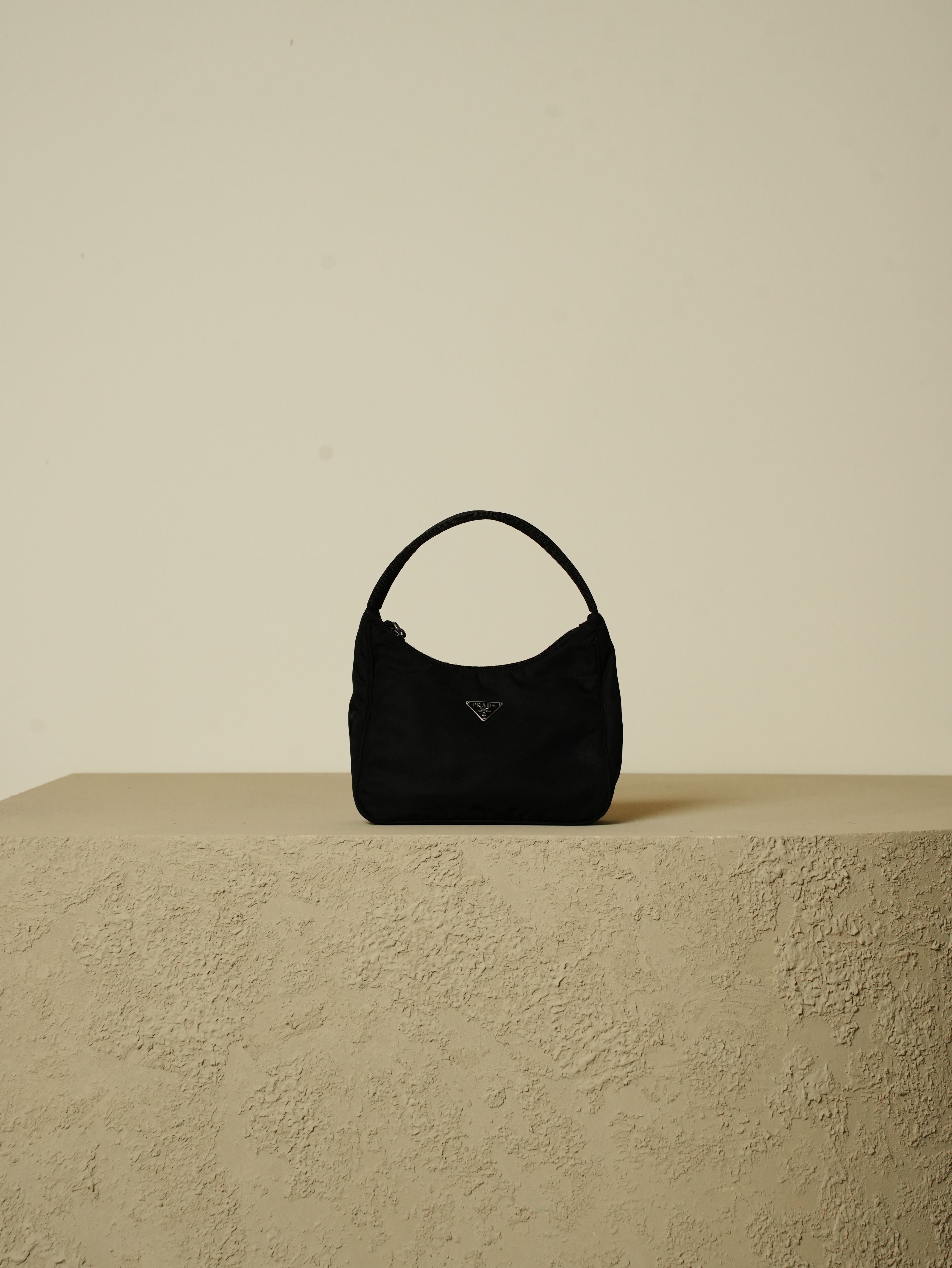PRADA プラダ 三角ロゴ金具 ナイロン ワンハンドルバッグ | Raum Vintage