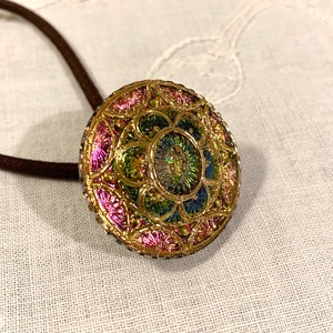 チェコ ガラスボタンのヘアゴム・花 (ピンク×グリーン)