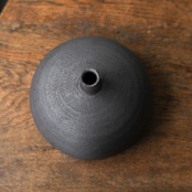 齊藤十郎　舟徳利（鉄釉）
