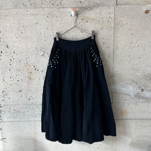 black corduroy volume skirt