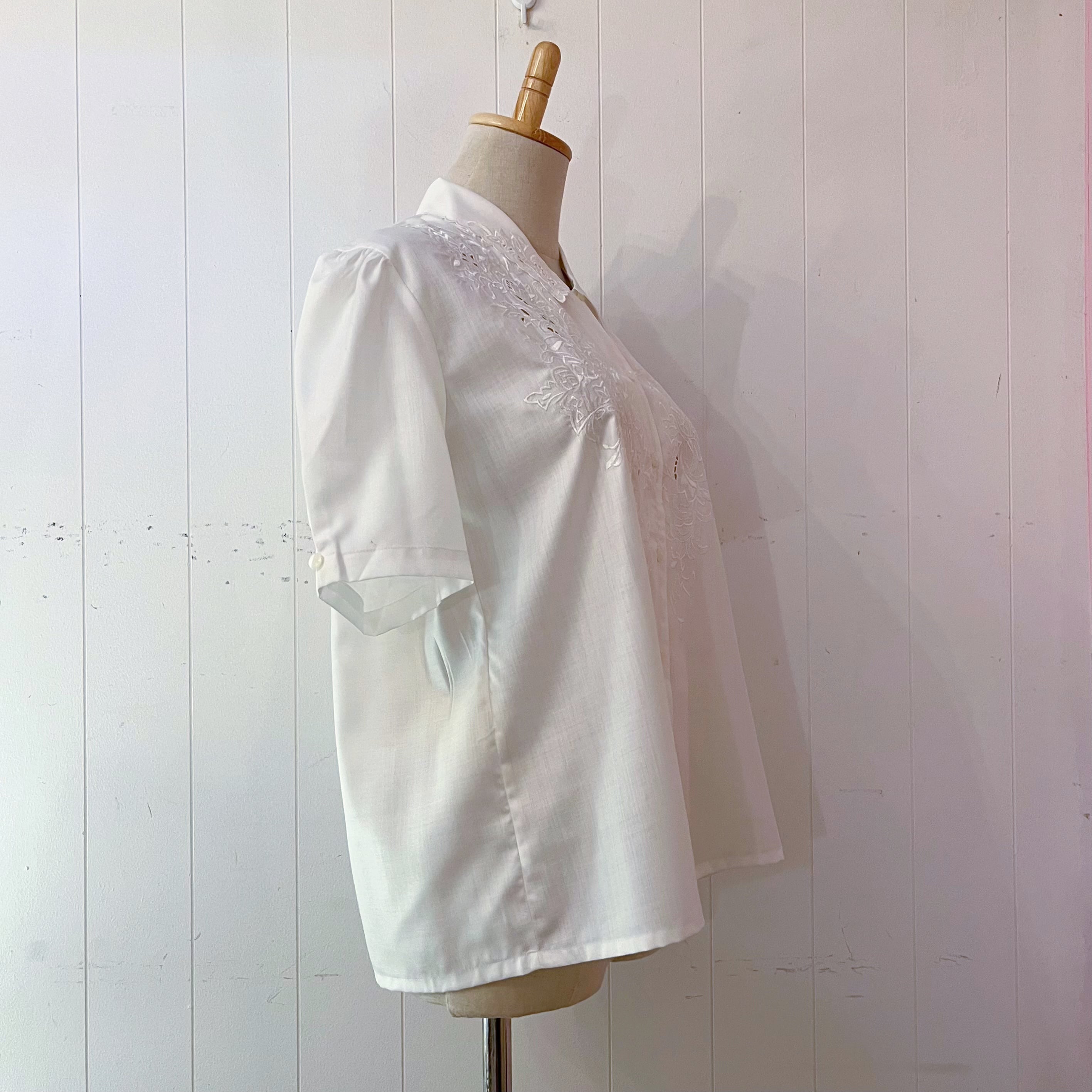 botanical embroidery white blouse
