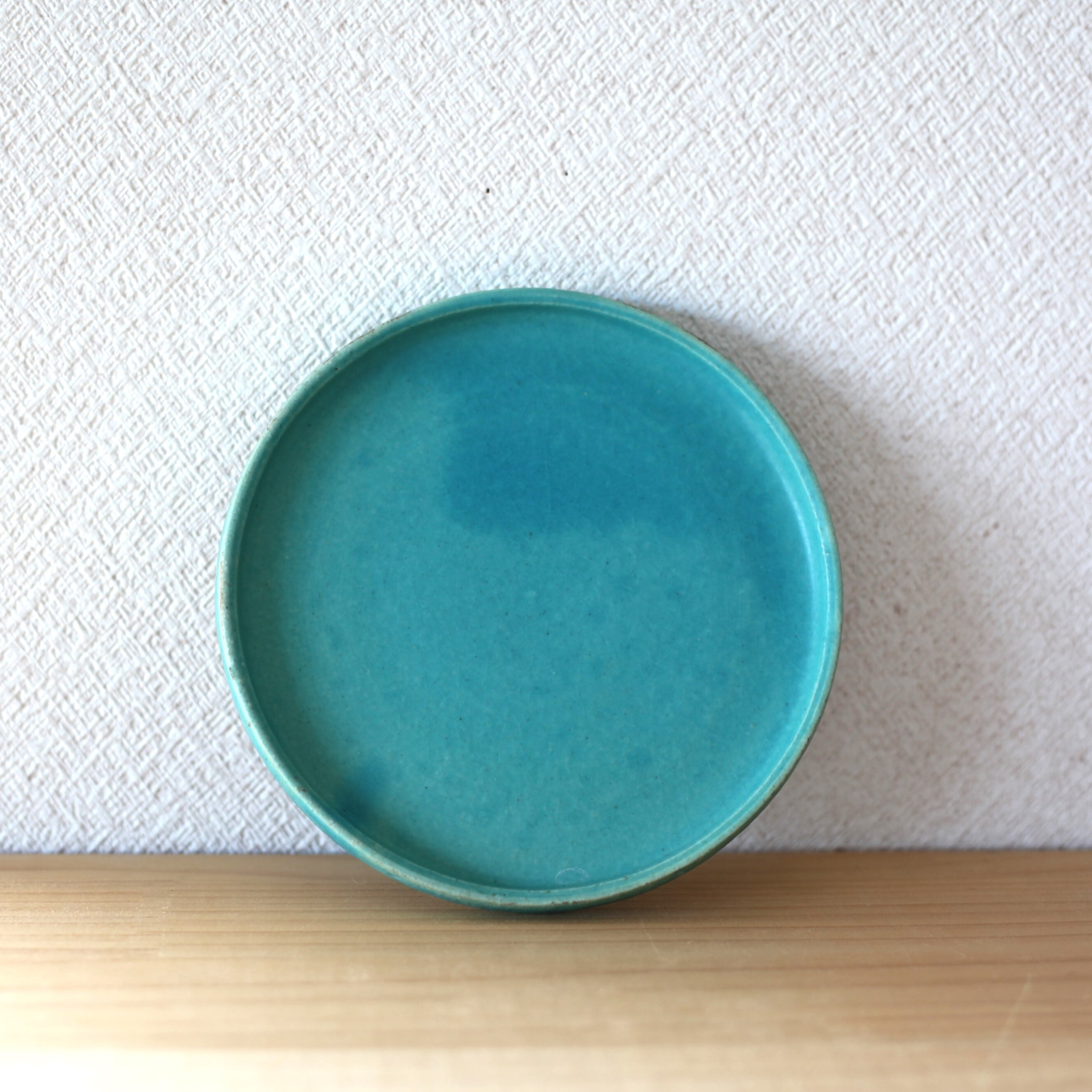トルコ青マットのフラット皿 | 陶工房すず
