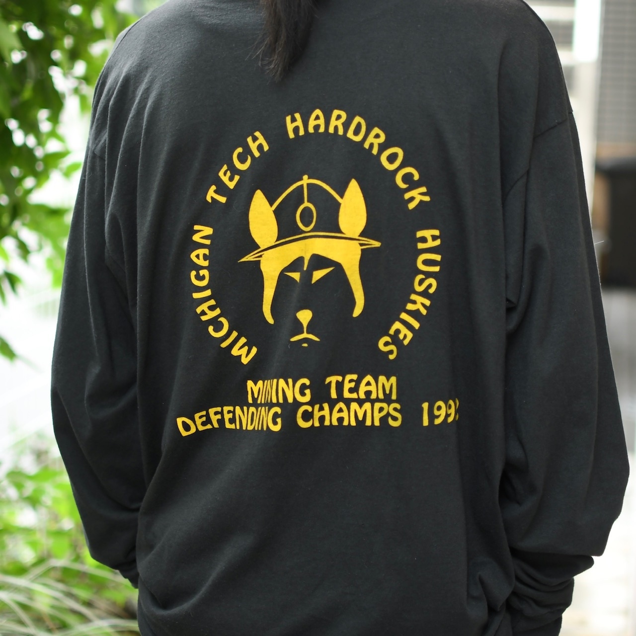 92's husky print long sleeve college tee